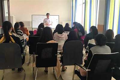 天府一号教育 以品质产品与温暖服务打动每一位求学者