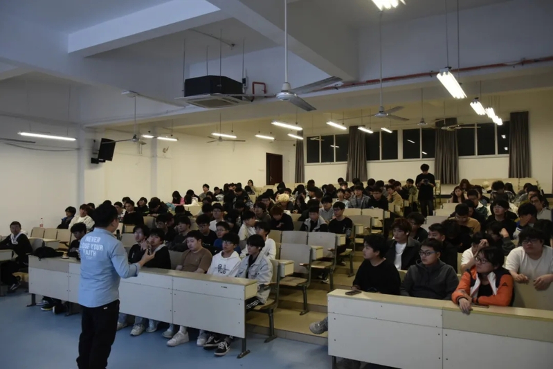 海天蓝金领班职业生涯规划讲座 教育项目研究与开发