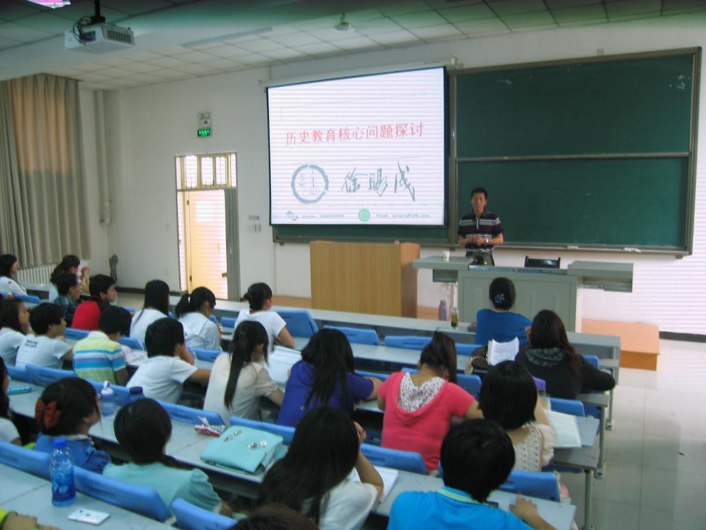 文化系启动普通本科教育教学骨干教师专业培训 --特邀徐赐成做专题讲座